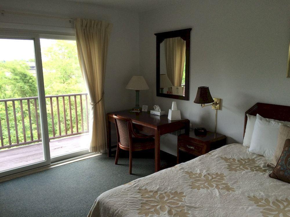 Castle Manor Inn - Motel Gloucester Exterior photo