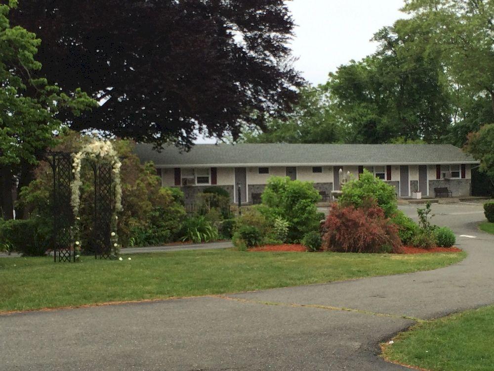 Castle Manor Inn - Motel Gloucester Exterior photo