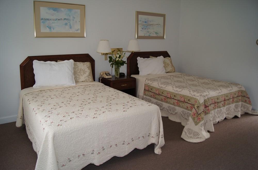 Castle Manor Inn - Motel Gloucester Room photo