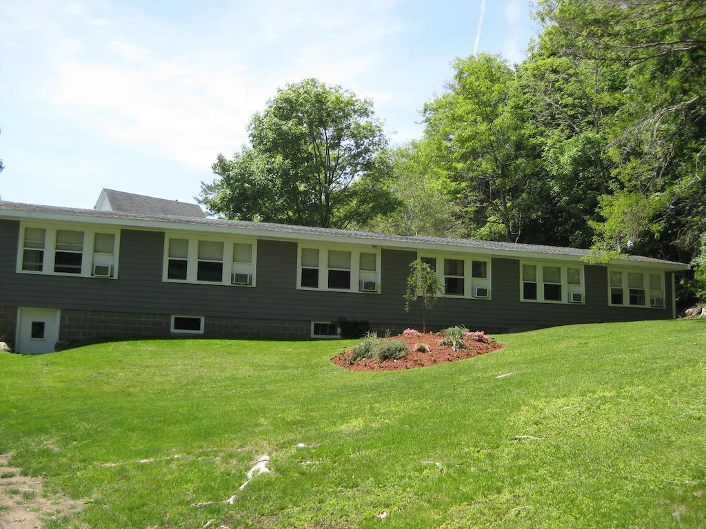 Castle Manor Inn - Motel Gloucester Exterior photo